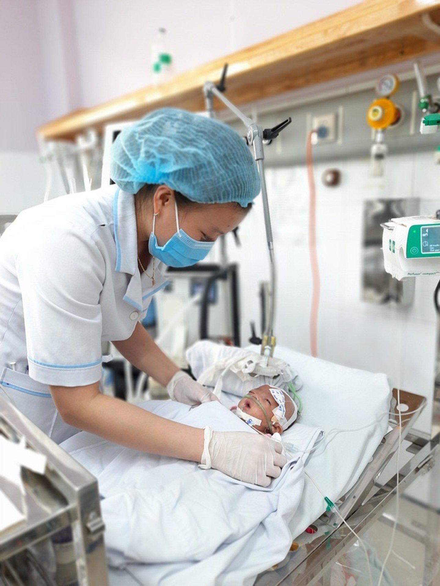 Bất ngờ nhận là thân sinh của bé trai bỏ rơi ở cổng chùa
