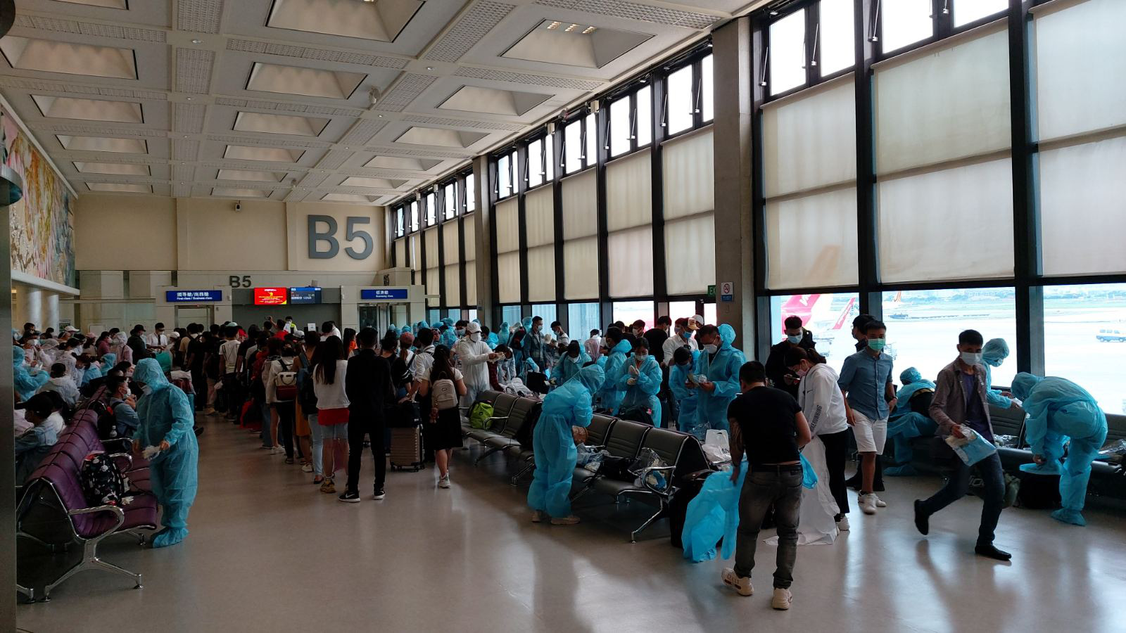 S&acirc;n bay Cần Thơ đ&oacute;n 230 người từ Đ&agrave;i Loan - Ảnh 2.