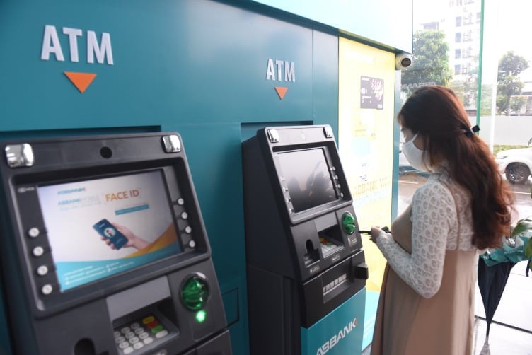 Lao động trong cơn bão chuyển đổi số - Ảnh 1.