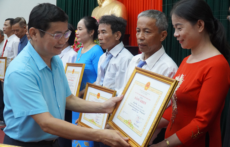 Một gia đình xuất sắc "Học tập suốt đời"