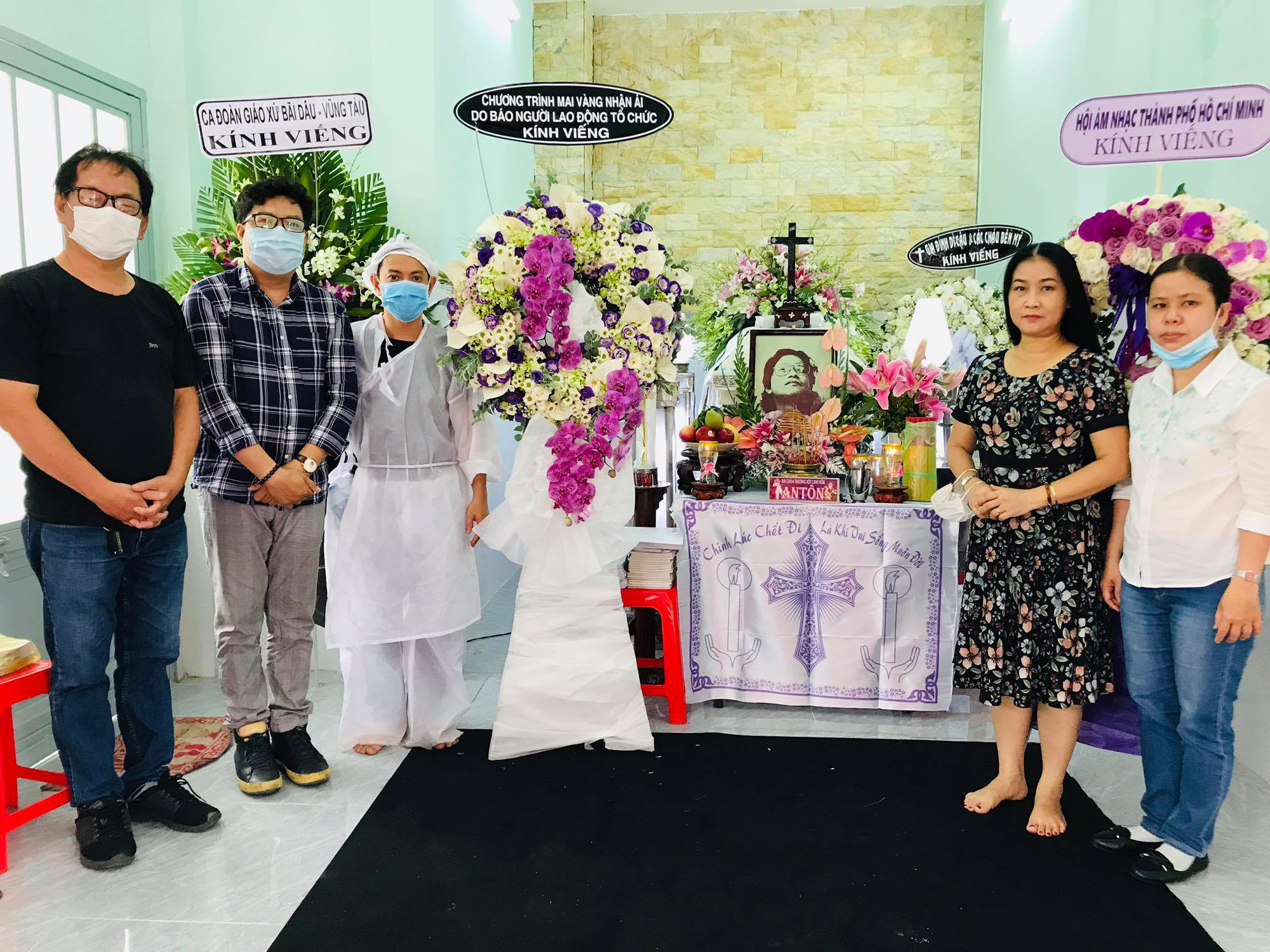 Mai V&agrave;ng nh&acirc;n &aacute;i viếng nhạc sĩ Nguyễn T&ocirc;n Nghi&ecirc;m - Ảnh 2.