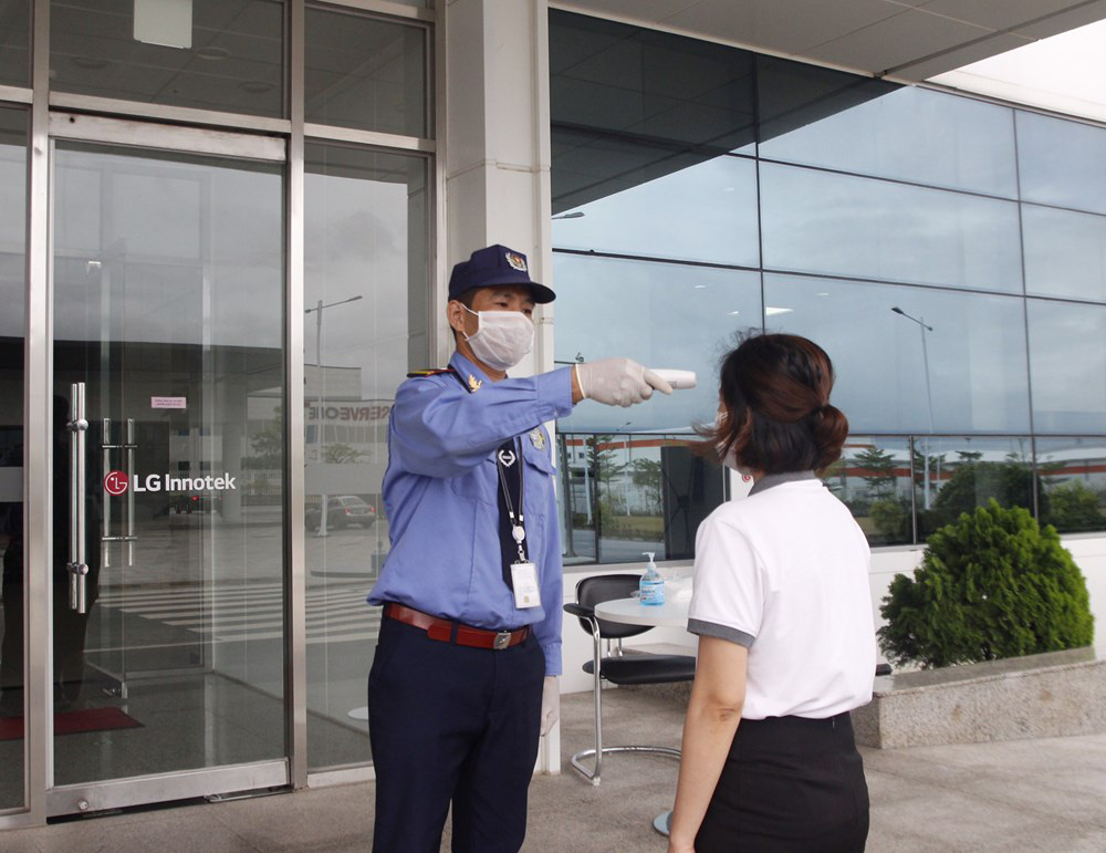 Ảnh hưởng dịch Covid-19, khoảng 10.000 lao động ở Hải Ph&ograve;ng bị tạm ho&atilde;n hoặc chấm dứt hợp đồng - Ảnh 1.