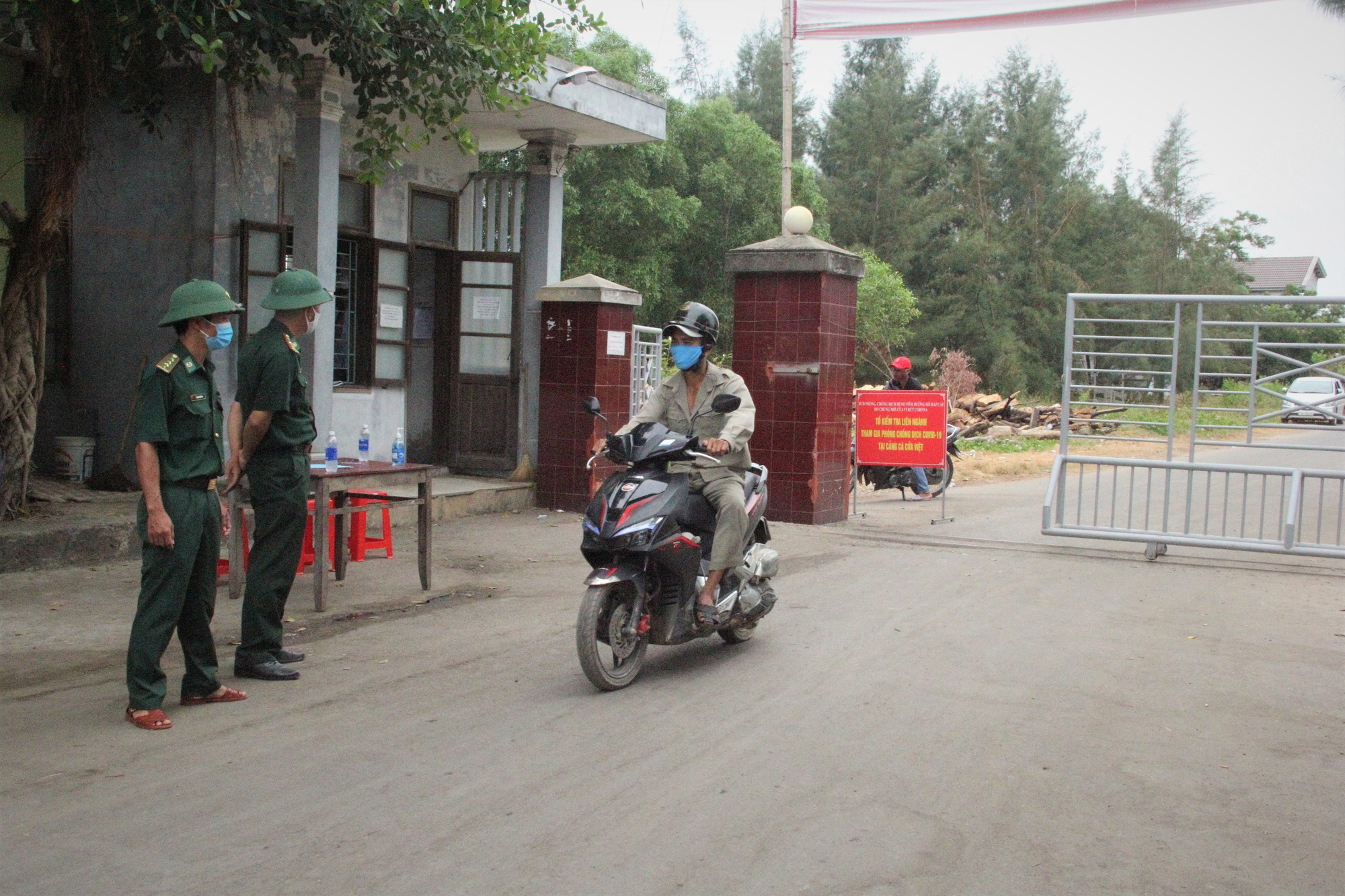 Quảng Trị: Chi 2,1 tỉ đồng để mua 15.000 test x&eacute;t nghiệm virus SARS-CoV-2 - Ảnh 1.