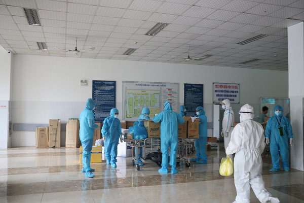 Chủ tịch Đà Nẵng kiểm tra công tác phòng chống dịch tại các điểm nóng - Ảnh 6.