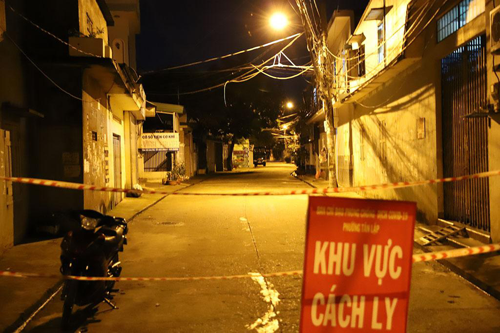 Sinh vi&ecirc;n Y khoa: Chỉ cần y&ecirc;u cầu l&agrave; x&aacute;ch ba l&ocirc; l&ecirc;n đi để ph&ograve;ng chống Covid-19 - Ảnh 1.