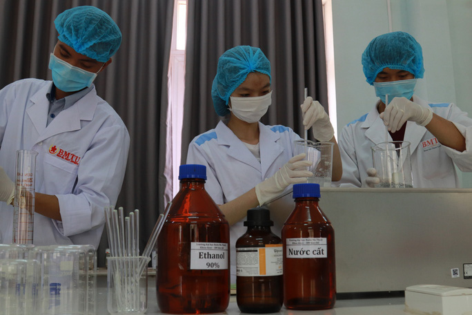 Sinh vi&ecirc;n Y khoa: Chỉ cần y&ecirc;u cầu l&agrave; x&aacute;ch ba l&ocirc; l&ecirc;n đi để ph&ograve;ng chống Covid-19 - Ảnh 4.