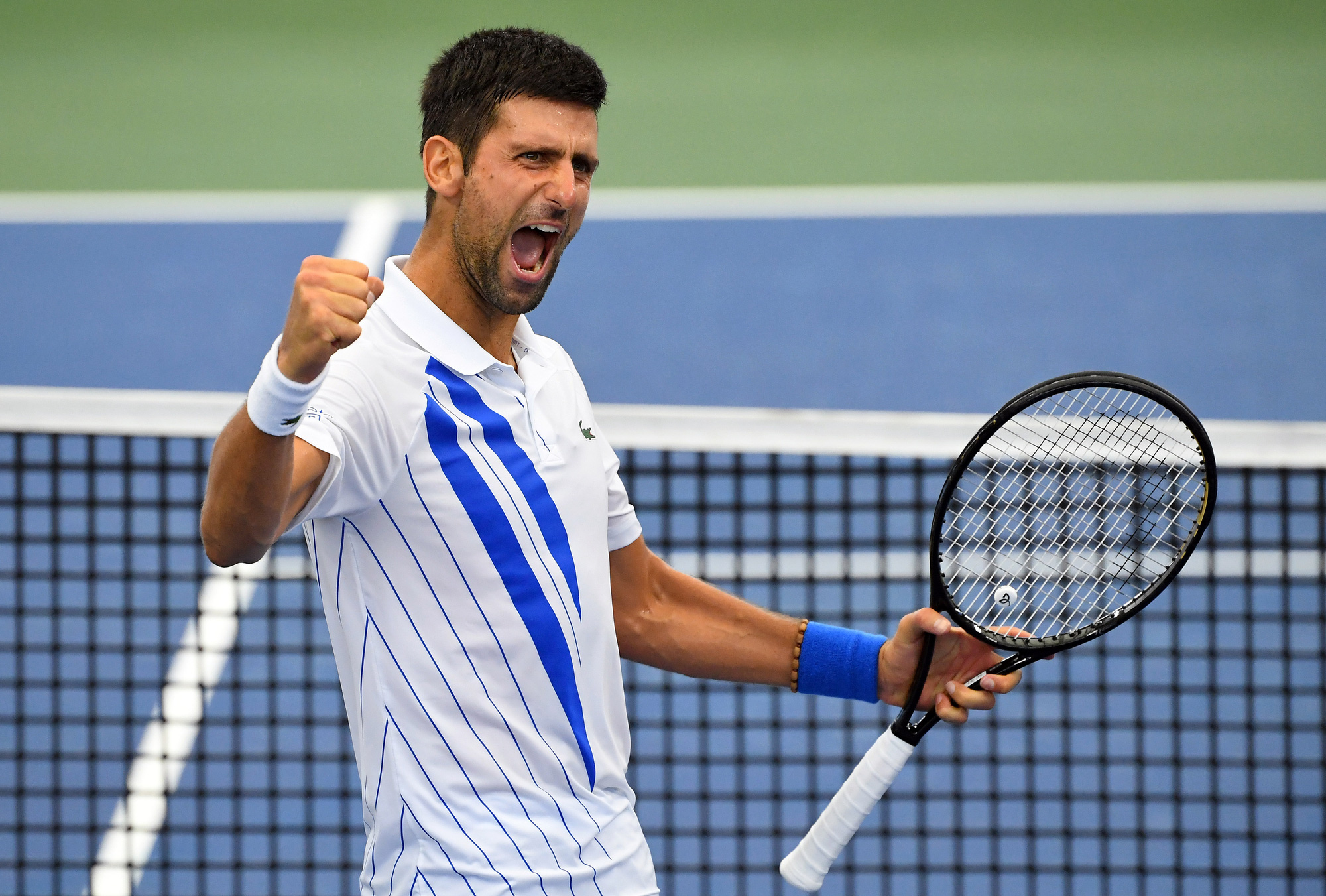 Clip Djokovic bị loại khỏi US Open 2020 v&igrave;... đ&aacute;nh b&oacute;ng v&agrave;o trọng t&agrave;i - Ảnh 2.