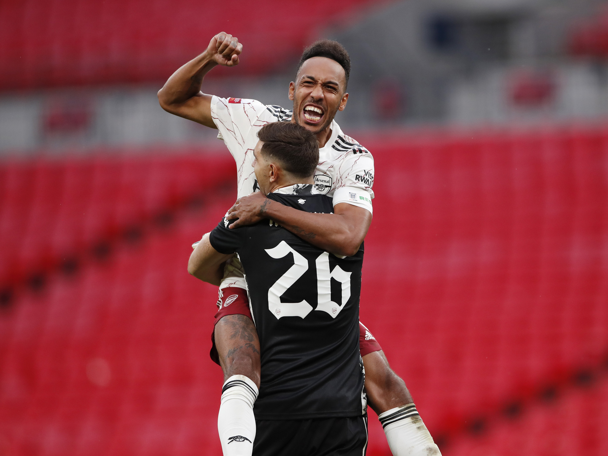 Hạ Liverpool tr&ecirc;n chấm lu&acirc;n lưu, Arsenal đăng quang Si&ecirc;u c&uacute;p Anh - Ảnh 10.
