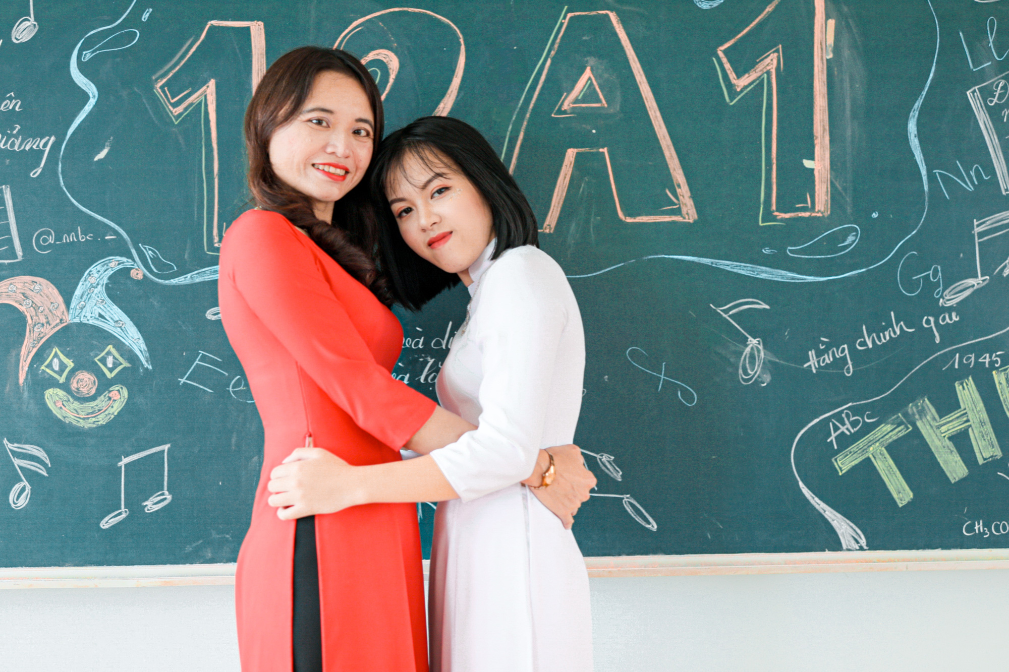 Nghị lực phi thường của c&ocirc; nữ sinh mồ c&ocirc;i đạt 2 điểm 10 - Ảnh 2.