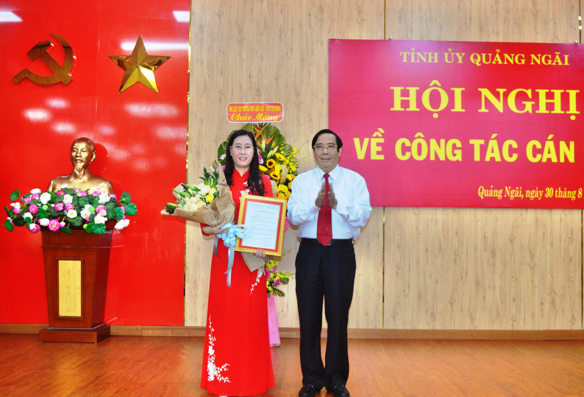 Quảng Ngãi: Công bố và trao các Quyết định của Bộ Chính trị và Ban Bí thư về công tác cán bộ