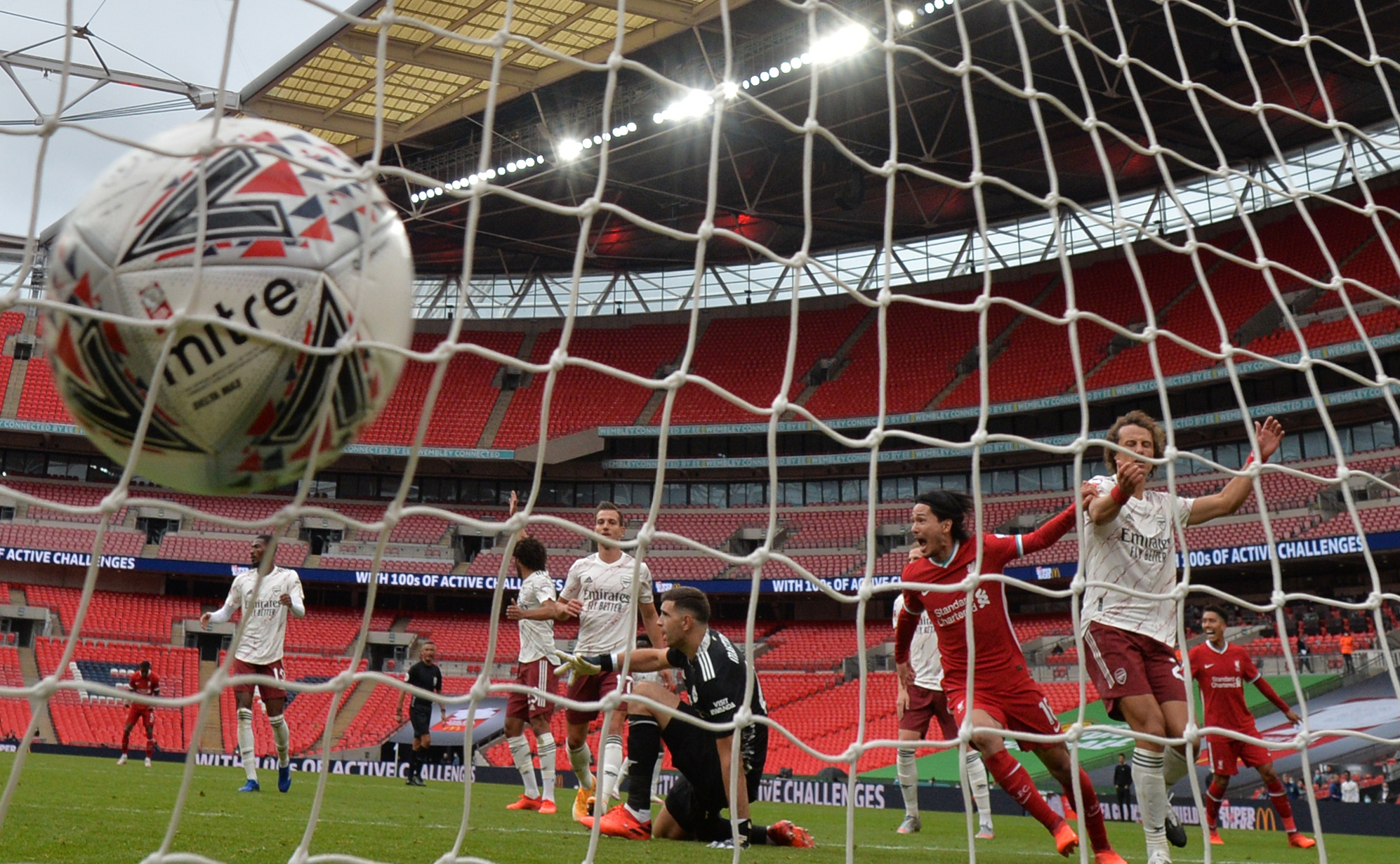 Hạ Liverpool tr&ecirc;n chấm lu&acirc;n lưu, Arsenal đăng quang Si&ecirc;u c&uacute;p Anh - Ảnh 8.