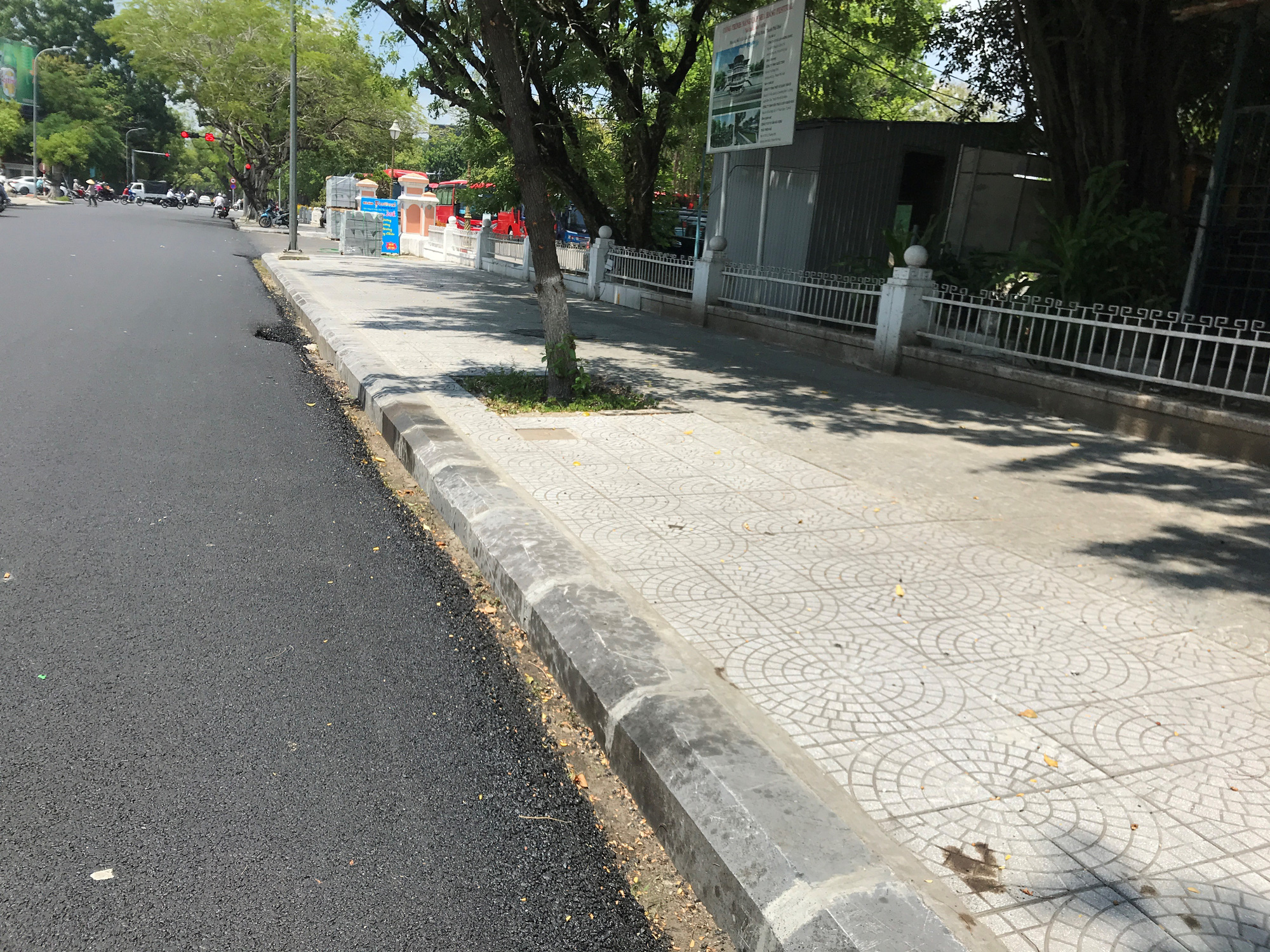 Huế làm mới vỉa hè đường Lê Lợi, có lãng phí?
