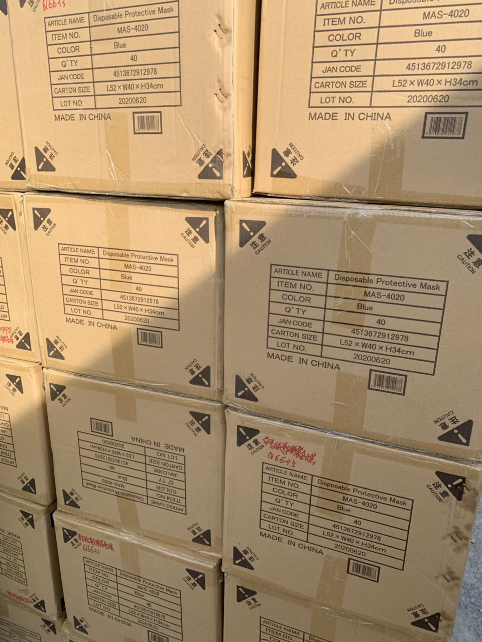 QLTT TP HCM triệt phá kho hàng quy mô lớn, nghi nhập lậu từ Trung Quốc - Ảnh 3.
