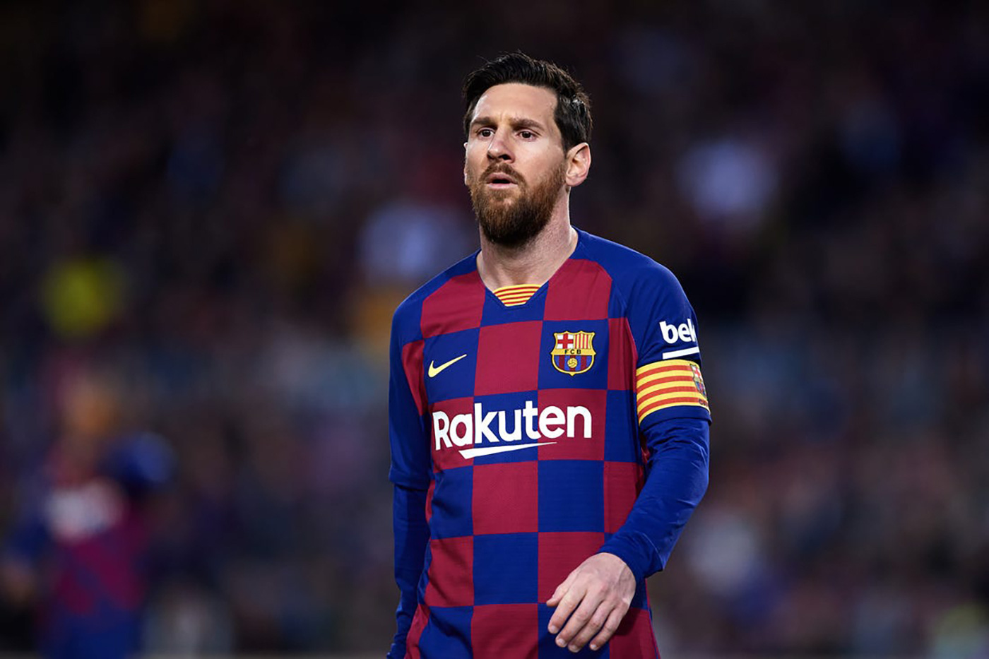Messi nối gót Ronaldo, trở thành cầu thủ tỷ phú