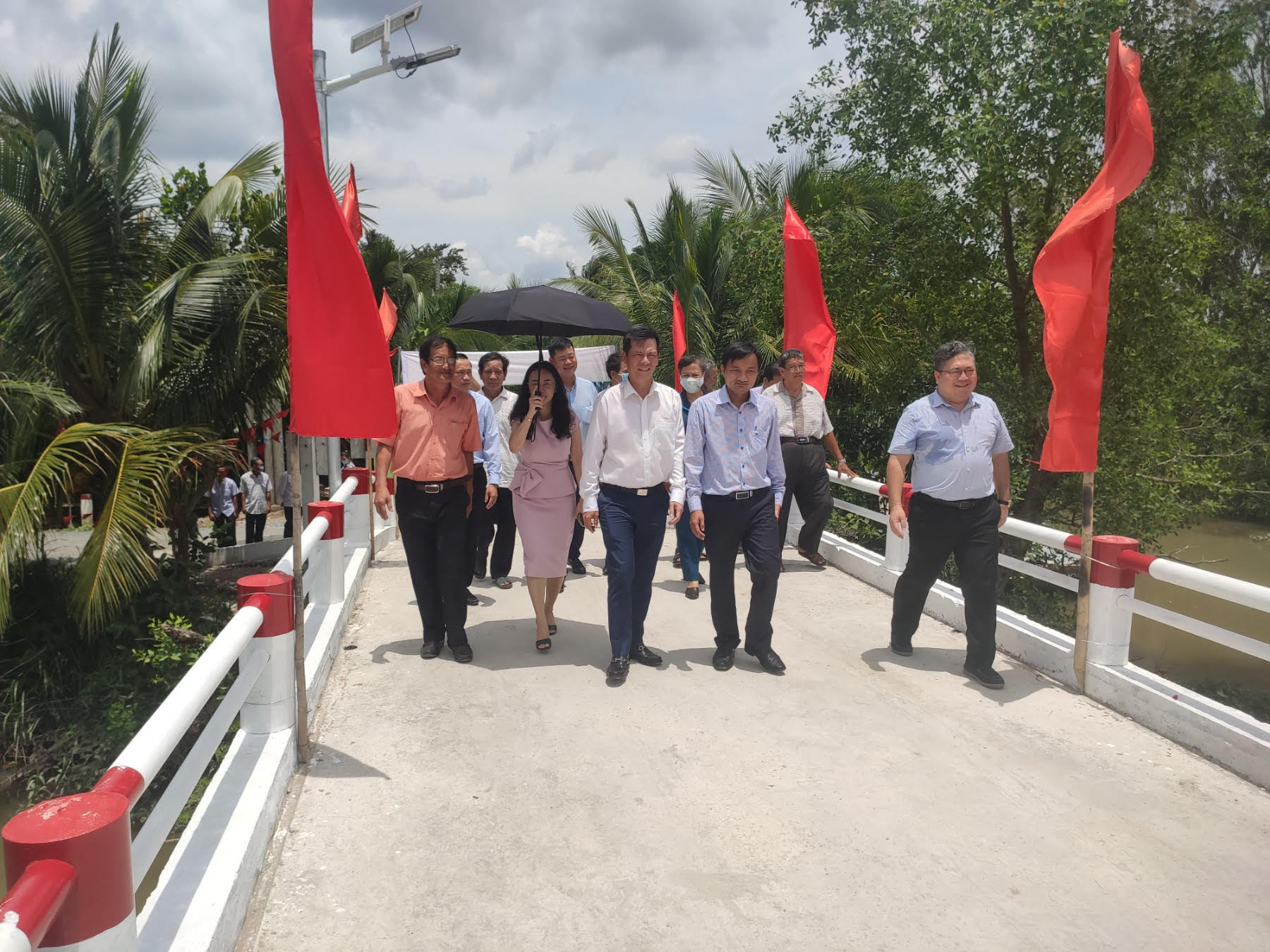 Kh&aacute;nh th&agrave;nh v&agrave; trao tặng c&ocirc;ng tr&igrave;nh cầu Mương Sậy, huyện Ch&acirc;u Th&agrave;nh, Đồng Th&aacute;p - Ảnh 1.