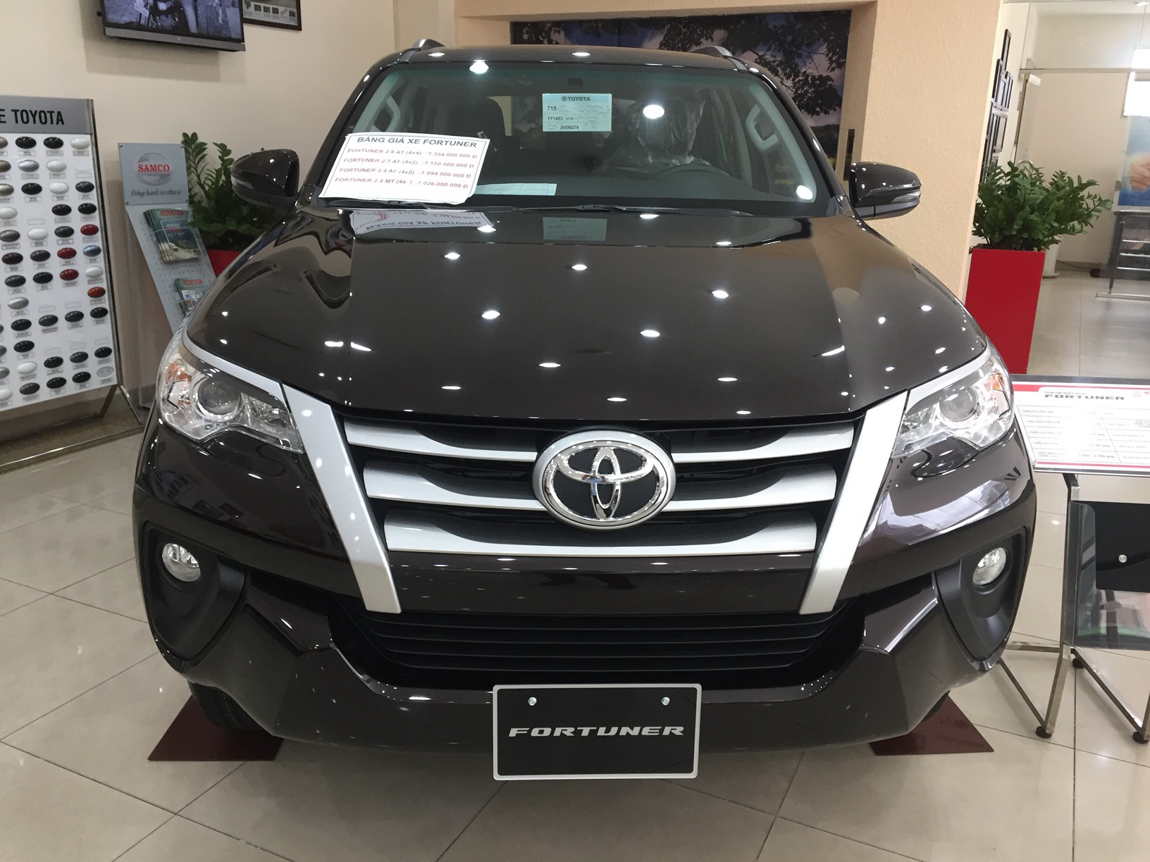 Hàng trăm xe Toyota Fortuner, Innova bị lỗi bu-lông