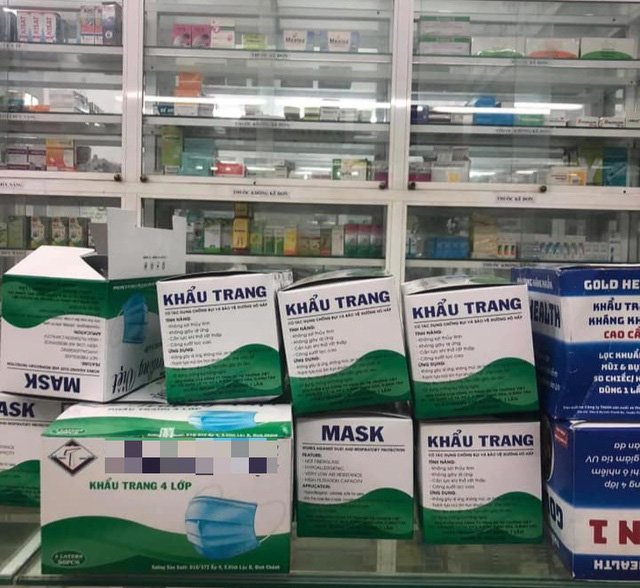 Khẩu trang đột ngột giảm gi&aacute;, d&acirc;n bu&ocirc;n lỗ nặng, kh&oacute;c th&eacute;t v&igrave; &ocirc;m h&agrave;ng - Ảnh 2.