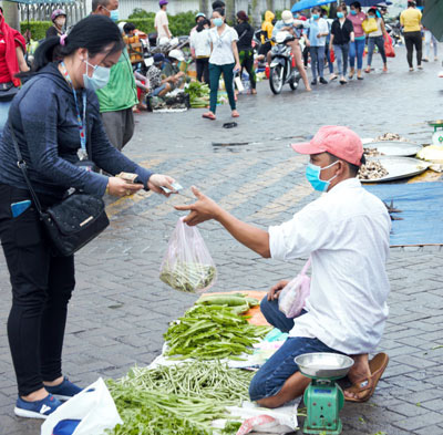 Công nhân thắt lưng buộc bụng