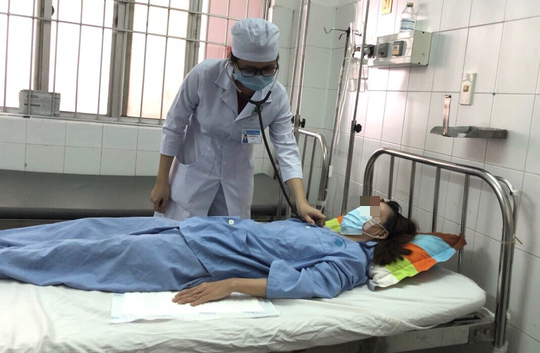 Động kinh rồi té xuống ao khiến bùn lấp đầy phổi, 1 phụ nữ thoát chết thần kỳ