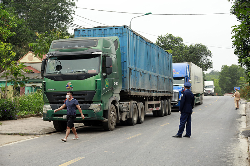 Trong đ&ecirc;m, Quảng Ninh lập khẩn cấp c&aacute;c chốt ph&ograve;ng dịch khu vực gi&aacute;p Lạng Sơn - Ảnh 1.