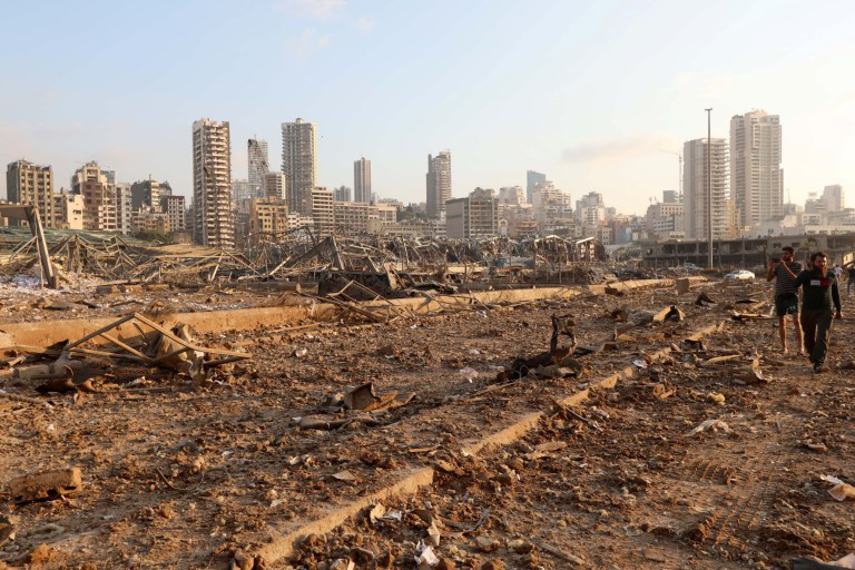 Nổ cực lớn ở Lebanon: Do h&agrave;n x&igrave; lỗ thủng của nh&agrave; kho? - Ảnh 10.