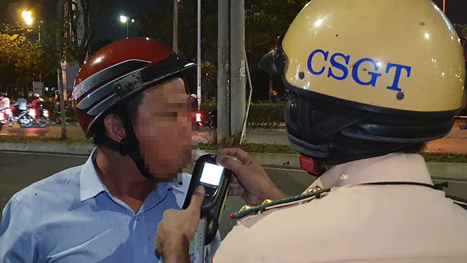 CSGT tuần tra khép kín, hóa trang phạt vi phạm