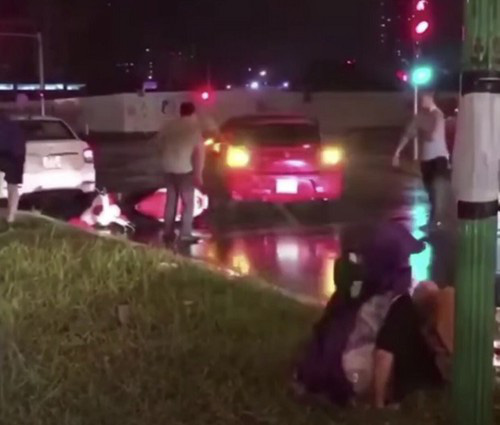 Triệu tập tài xế lùi xe ôtô tông nhiều phương tiện rồi bỏ chạy