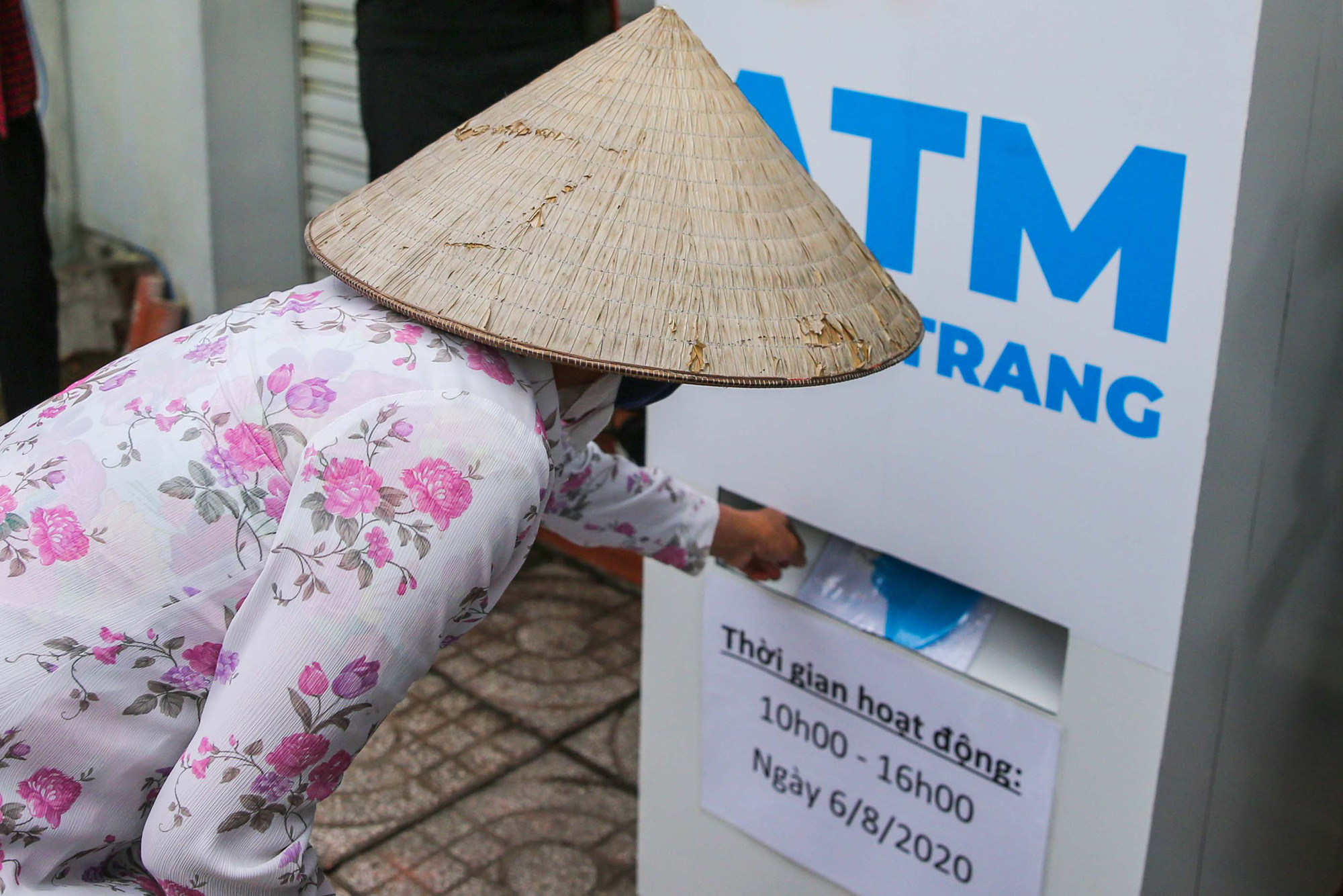 “ATM khẩu trang” miễn phí đầu tiên ở TP HCM vừa hoạt động