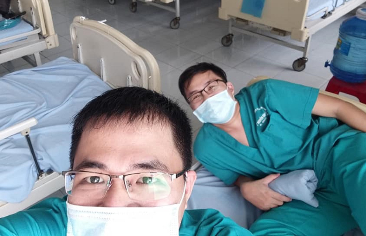 B&aacute;c sĩ bỏ thi, về qu&ecirc; đối đầu với dịch Covid-19 - Ảnh 1.