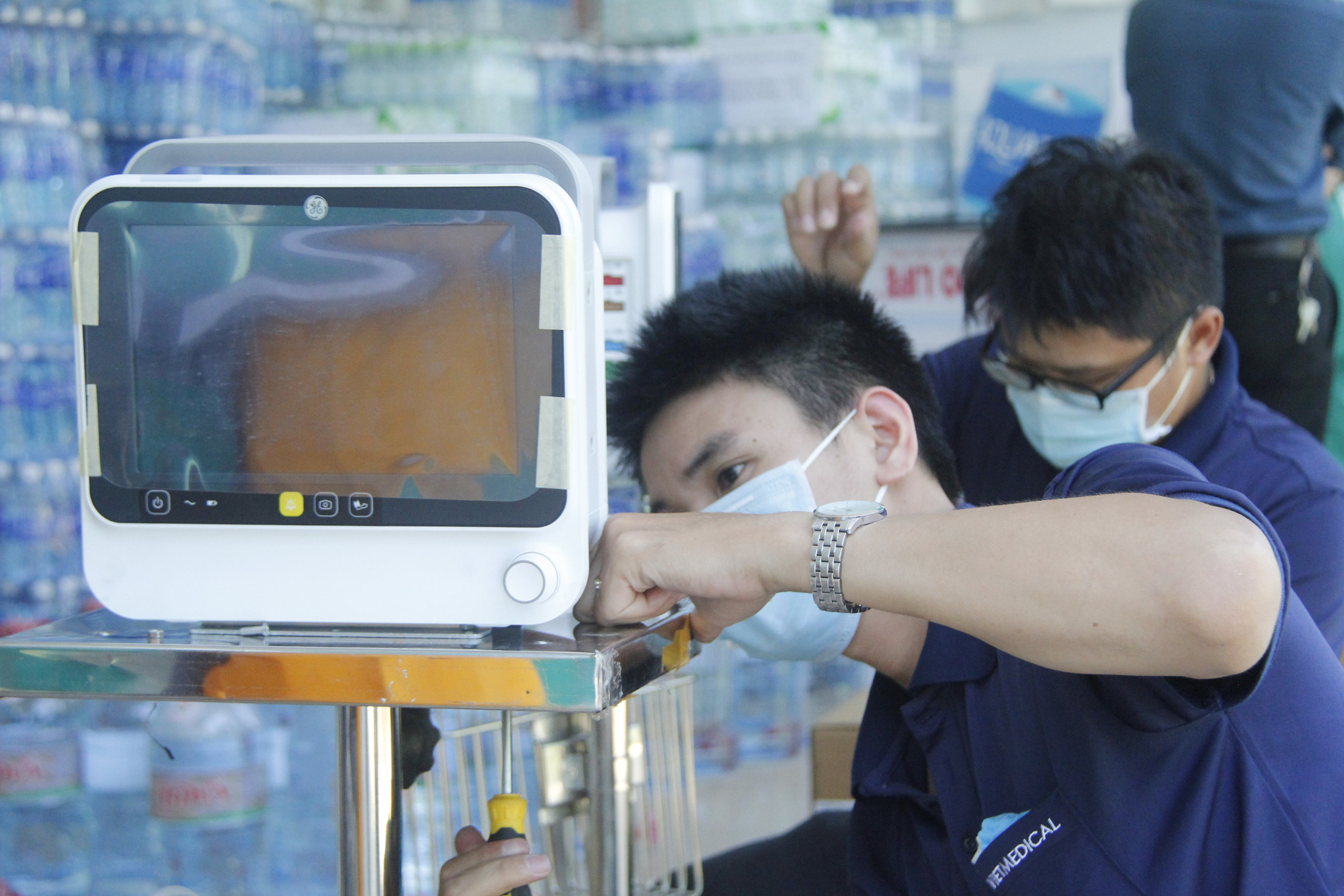 Cầu nối đến tâm dịch