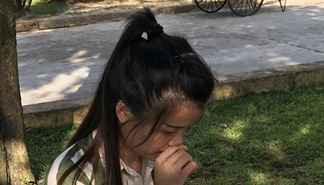 Người đàn bà trẻ sa lầy sau khi phát hiện lối sống buông thả của chồng