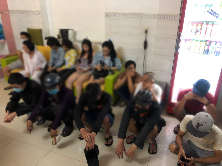 Khoảng tối trong nhà nghỉ Tú Sương và Mạnh Dũng ở quận Bình Tân