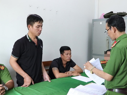 Hành động bất ngờ của 4 con bạc lắc xí ngầu bị thua tiền