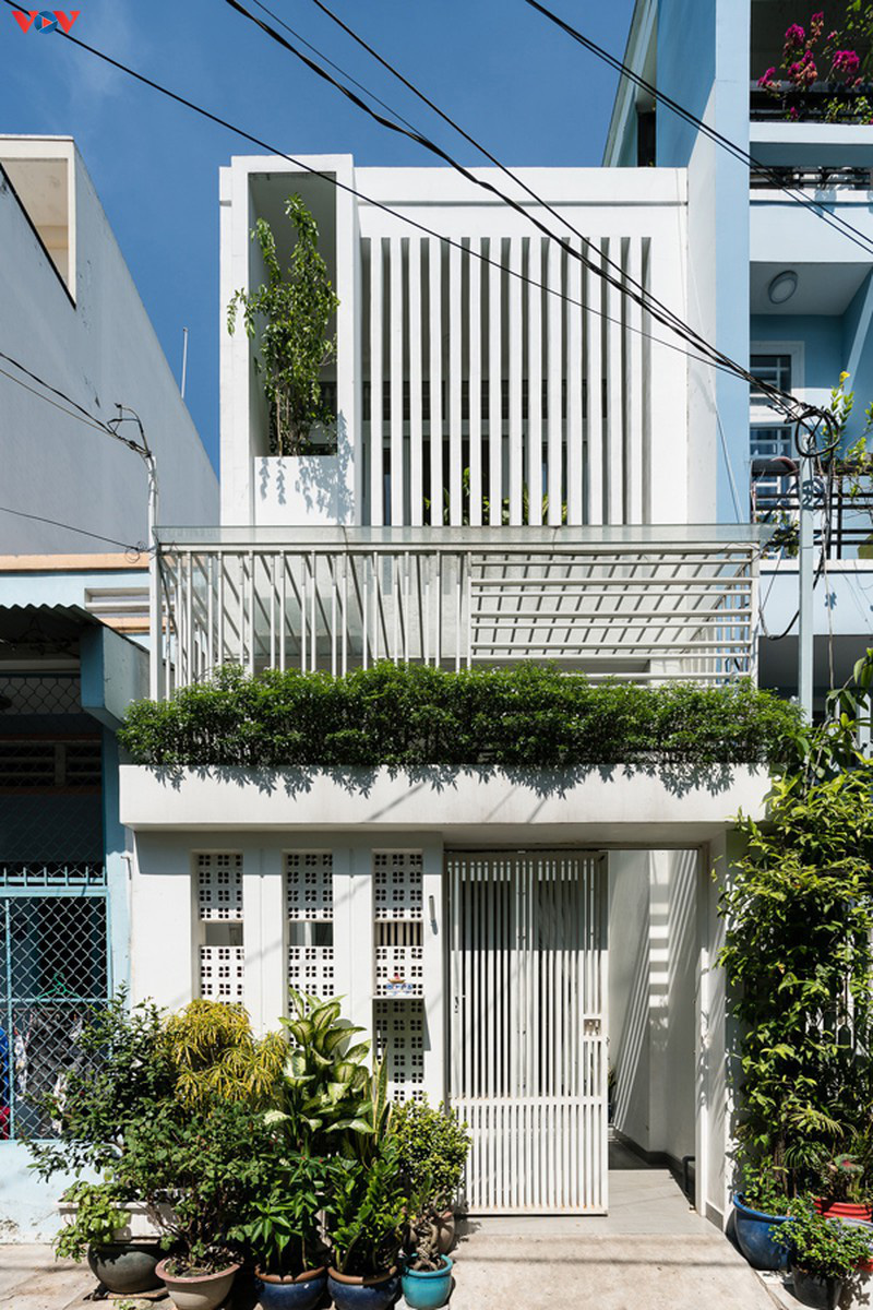 Nh&agrave; nhỏ đẹp mộc mạc trong hẻm - Ảnh 1.
