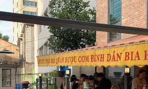 Quán cơm bình dân Việt gây sốt ở Seoul - Ảnh 3.