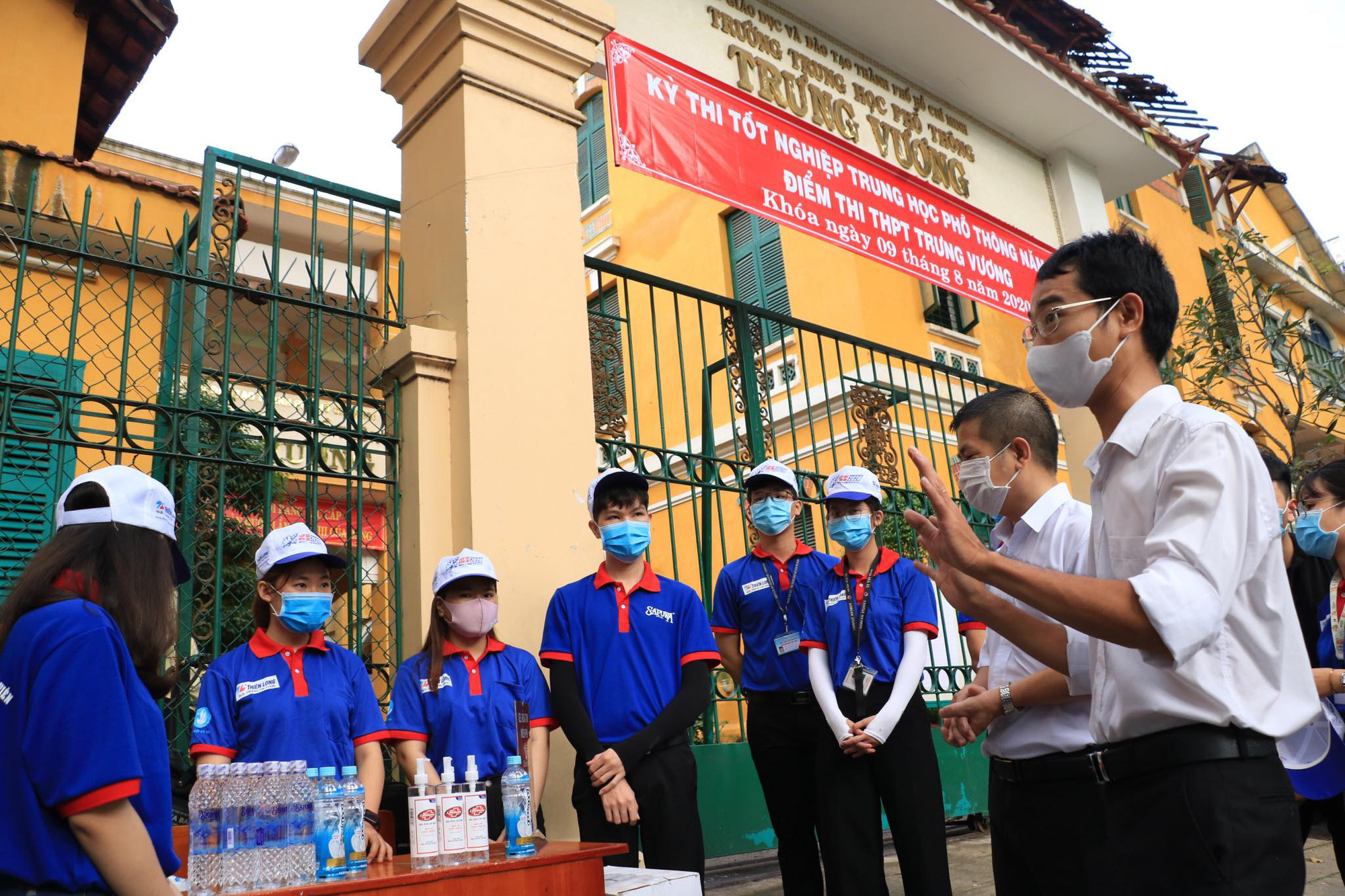 Tiếp sức cho sinh viên tình nguyện "Tiếp sức mùa thi"