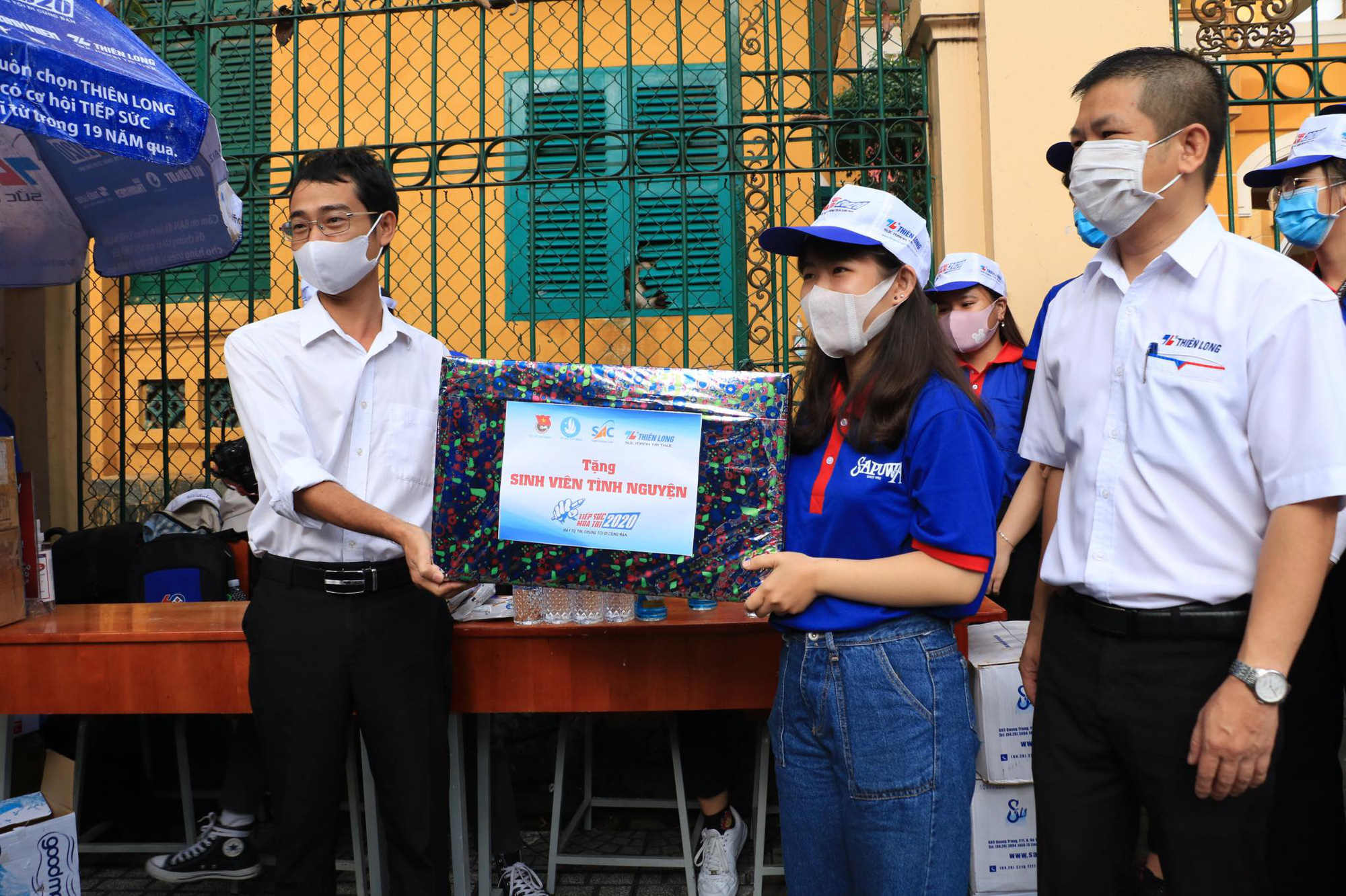 Tiếp sức cho sinh viên tình nguyện Tiếp sức mùa thi - Ảnh 1.
