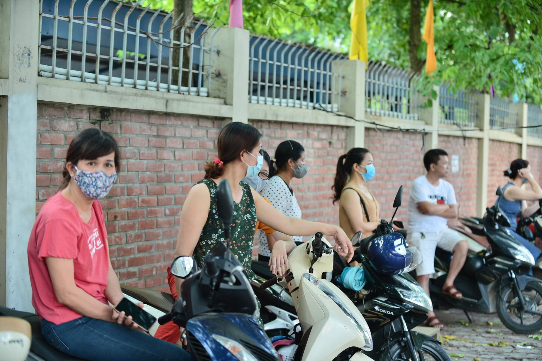 Thi tốt nghiệp THPT: Căng thẳng, âu lo bước vào môn thi ngữ văn - Ảnh 9.