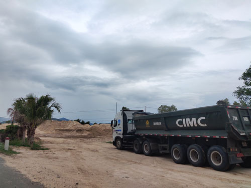 Khai thác cát lậu rộ lên ở Bắc Vân Phong