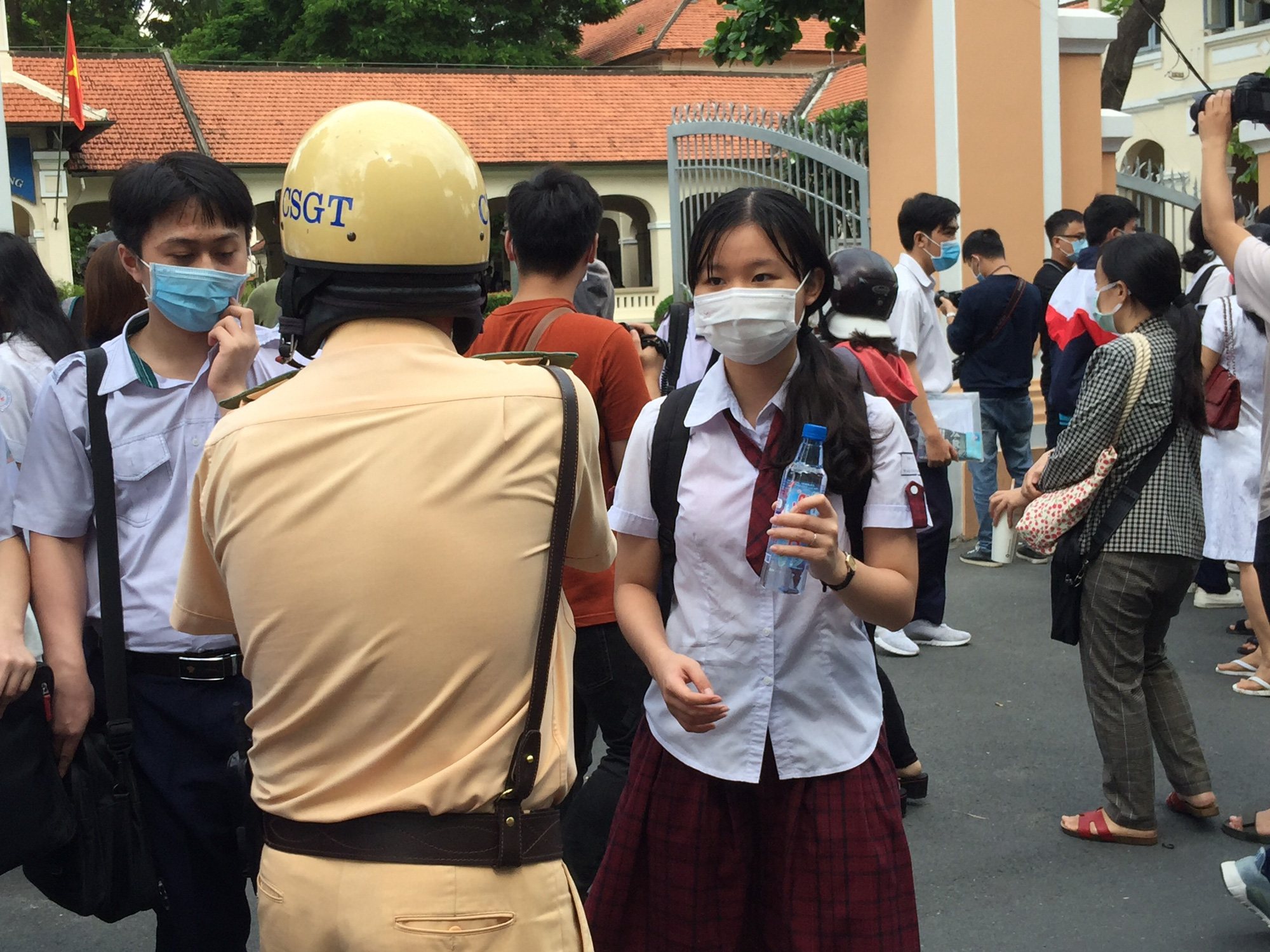 Phòng CSGT ra quân đồng hành cùng thí sinh thi THPT tại TP HCM - Ảnh 6.