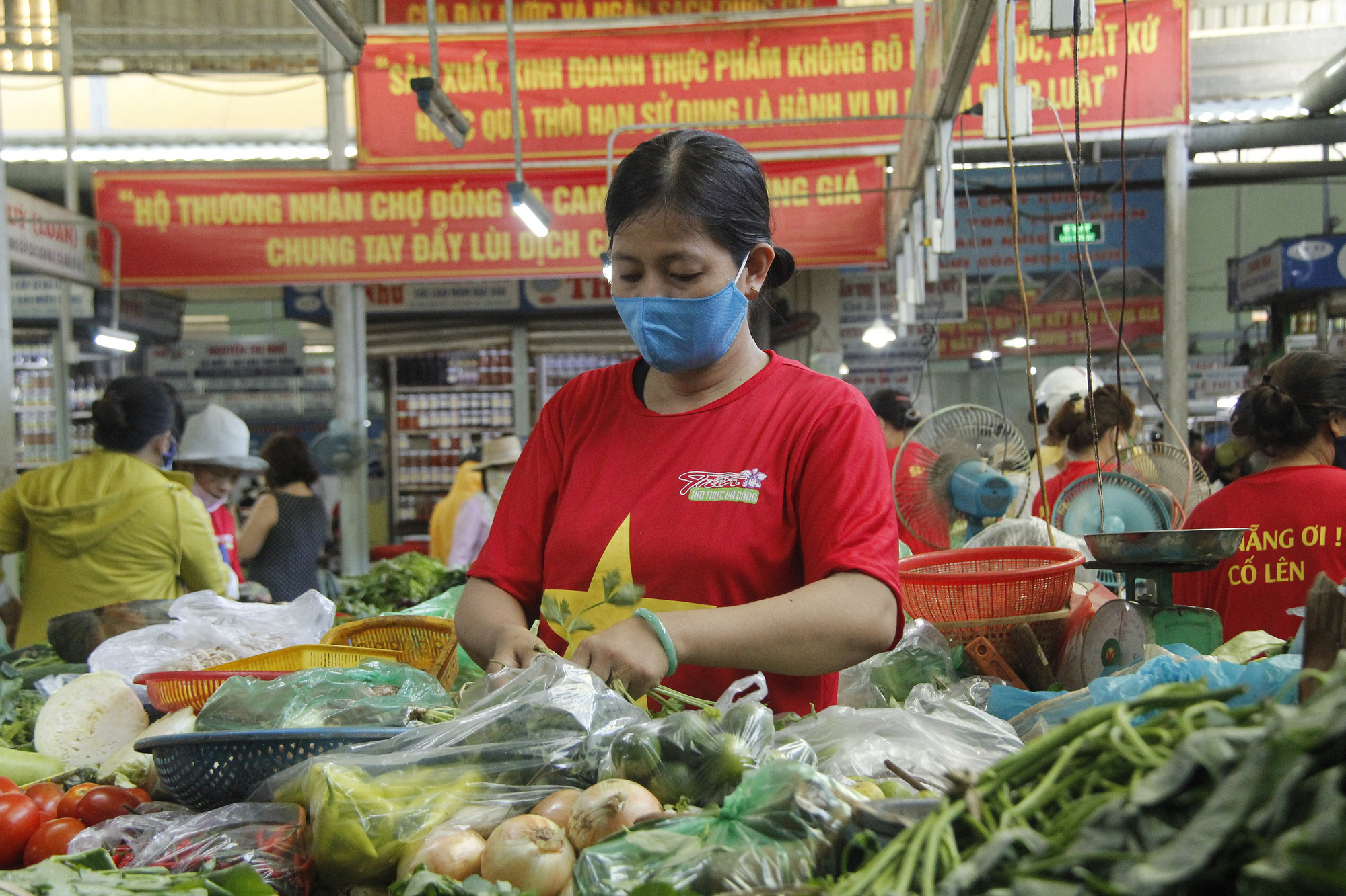 Đ&agrave; Nẵng sắp ph&aacute;t phiếu đi chợ chẵn lẻ, mỗi hộ 3 ng&agrave;y đi một lần - Ảnh 1.