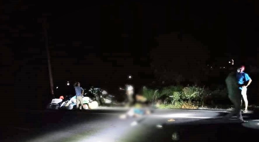 T&ocirc;ng v&agrave;o đ&ocirc;i nam nữ đi bộ b&ecirc;n đường, người đ&agrave;n &ocirc;ng đi xe m&aacute;y tử vong tại chỗ       - Ảnh 1.