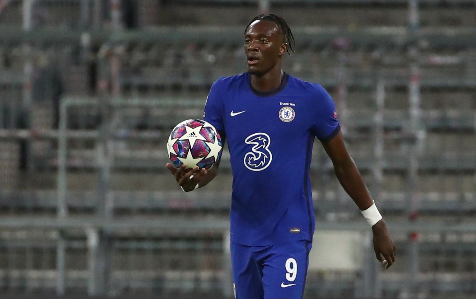 V&ugrave;i dập Chelsea, Bayern Munich bay cao tr&ecirc;n đỉnh ch&acirc;u &Acirc;u - Ảnh 7.