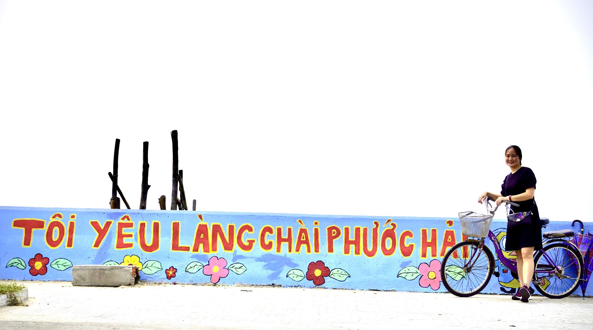 Đẹp ngỡ ng&agrave;ng trước h&agrave;ng trăm bức hoạ biến l&agrave;ng ch&agrave;i Phước Hải thay &aacute;o mới - Ảnh 3.