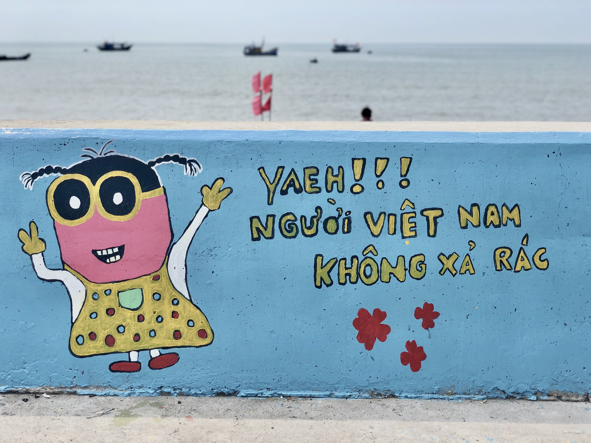 Đẹp ngỡ ng&agrave;ng trước h&agrave;ng trăm bức hoạ biến l&agrave;ng ch&agrave;i Phước Hải thay &aacute;o mới - Ảnh 6.