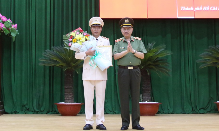 Thêm phó giám đốc Công an TP HCM được thăng hàm cấp tướng
