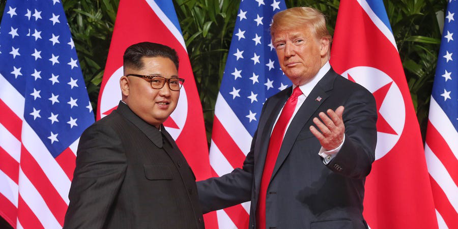 27 bức thư "đầy tình cảm" giữa Tổng thống Trump và ông Kim Jong-un