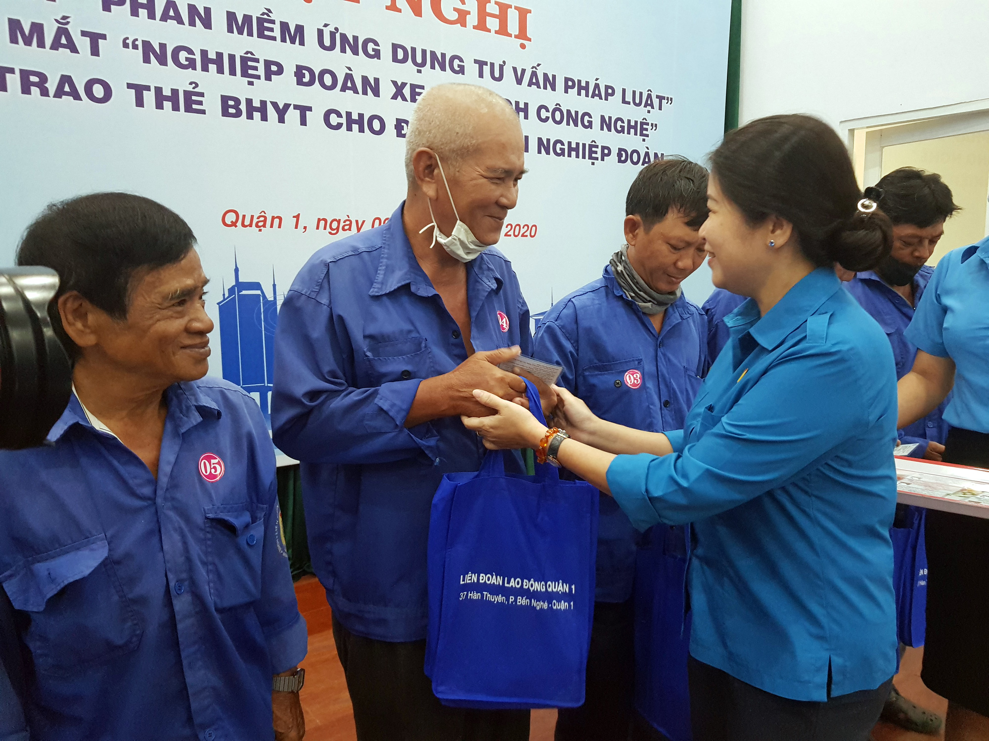 CHÊNH VÊNH LAO ĐỘNG PHI CHÍNH THỨC (*): Tập hợp người lao động vào nghiệp đoàn