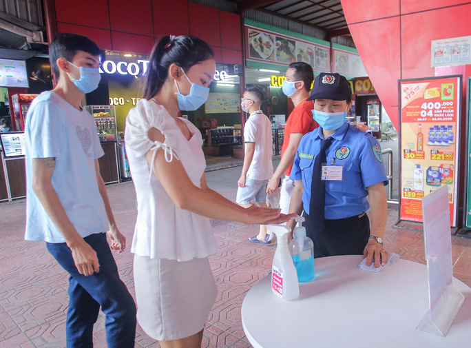 Dịch Covid-19: Hà Nội xem xét nới lỏng, cho phép mở lại karaoke, quán bar, vũ trường