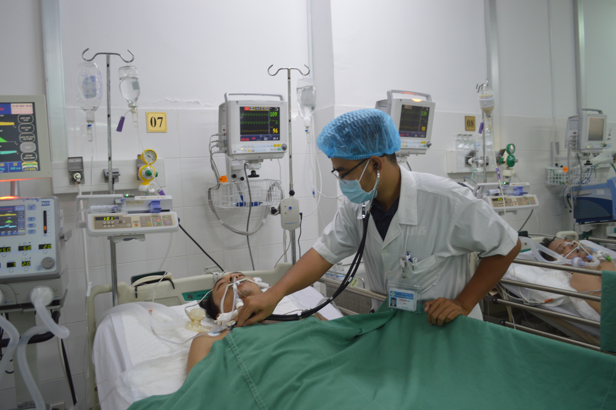 Kỳ tích 30 phút cứu sống thanh niên ho ra máu như... sét đánh